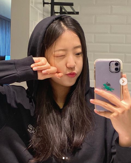 Shin Yu-bin thường xuyên chia sẻ những hình ảnh của mình trong phòng tập.