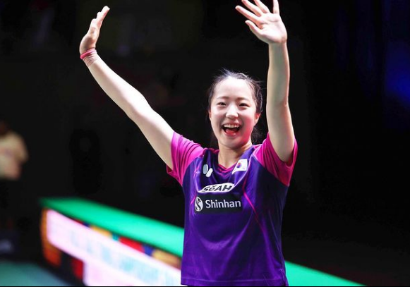  Tay vợt xứ Hàn sinh năm 2004, năm nay dù chỉ mới 19 tuổi nhưng cô nàng để lại nhiều dấu ấn không chỉ về thành tích, mà nhan sắc cũng gây chú ý không kém.