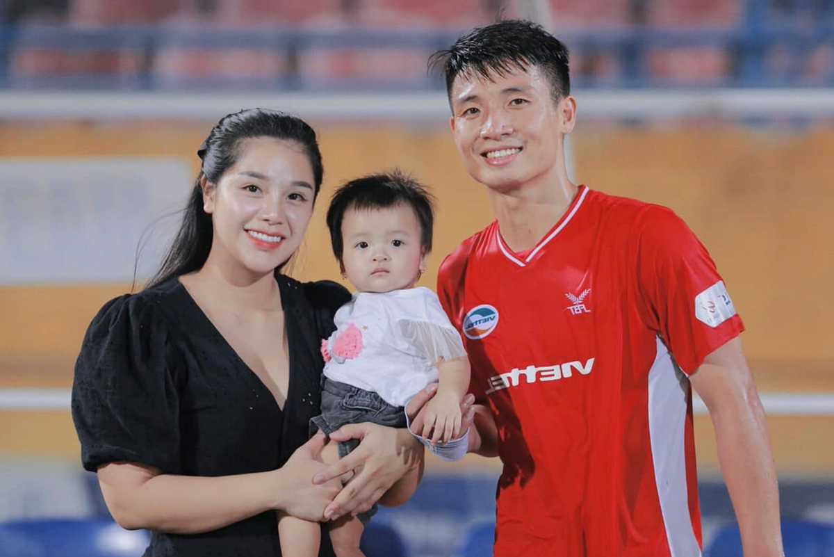 Làm vợ của cầu thủ nổi tiếng nên mọi nhất cử nhất động của Khánh Linh luôn được người hâm mộ quan tâm. Ảnh:FBNV