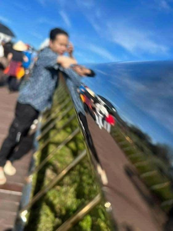 Cũng có ý tưởng lấy chiều sâu cho bức ảnh sống ảo nhưng điểm nét nó lạ lắm.