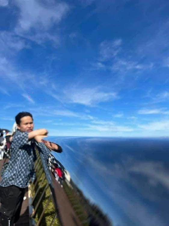 Khi bạn thân chụp hình, chàng trai cũng hào hứng không kém, ra vẻ chuyên nghiệp khi nào căn góc, nào căn ánh sáng, cẩn thận hơn còn bày cho mình diễn, tạo dáng, đổi kiểu, lăn lê bò toài. Thế nhưng đến khi xem ảnh thì “muốn sang chấn tâm lý”.