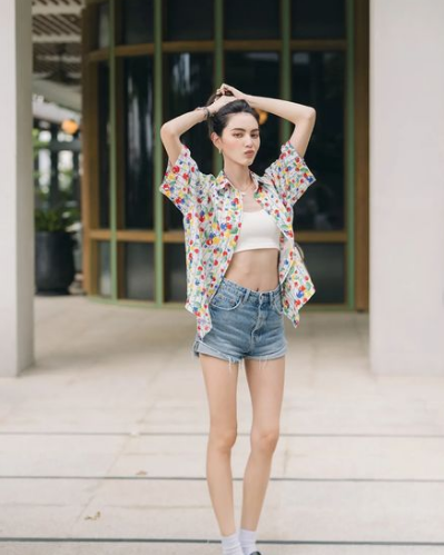 Khoảng một năm trở lại đây, " ma nữ Thái Lan" Mai Davika khiến nhiều khán giả lo lắng khi thấy vóc dáng cô ngày càng khẳng khiu.