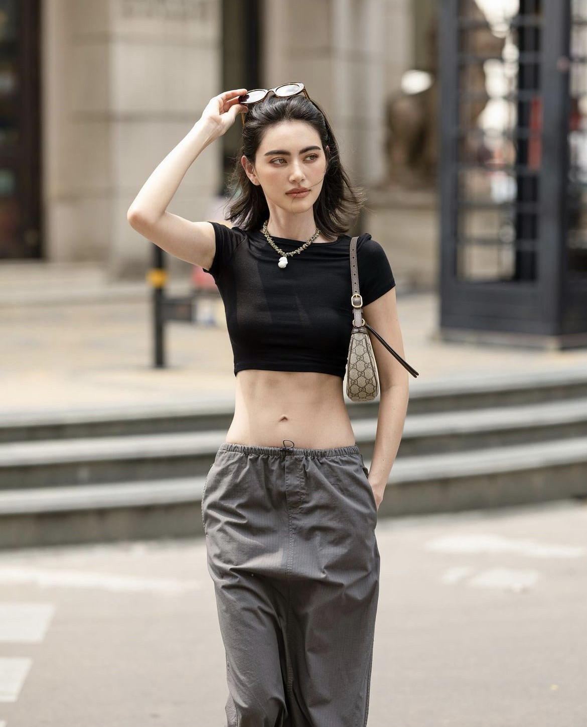 Cô từng là một trong những sao nữ 9X được săn đón nhất nhì Thái Lan nhờ sở hữu gương mặt sắc sảo và vóc dáng đẹp đáng ghen tị.