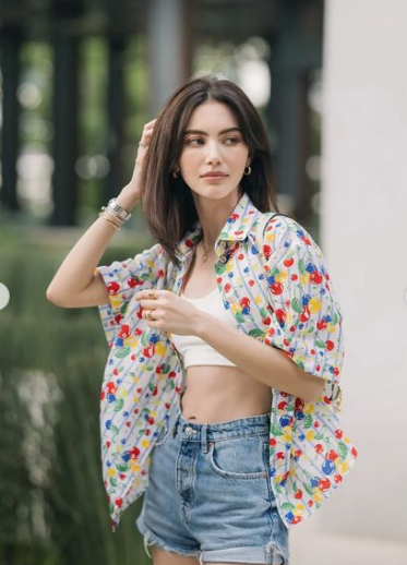 Không ít người cho rằng cô ăn kiêng hà khắc, o ép cơ thể để có vòng eo "siêu thực". Tuy nhiên, Mai Davika đã "đáp trả" thông qua trang cá nhân rằng cô vẫn duy trì lối sống lành mạnh.