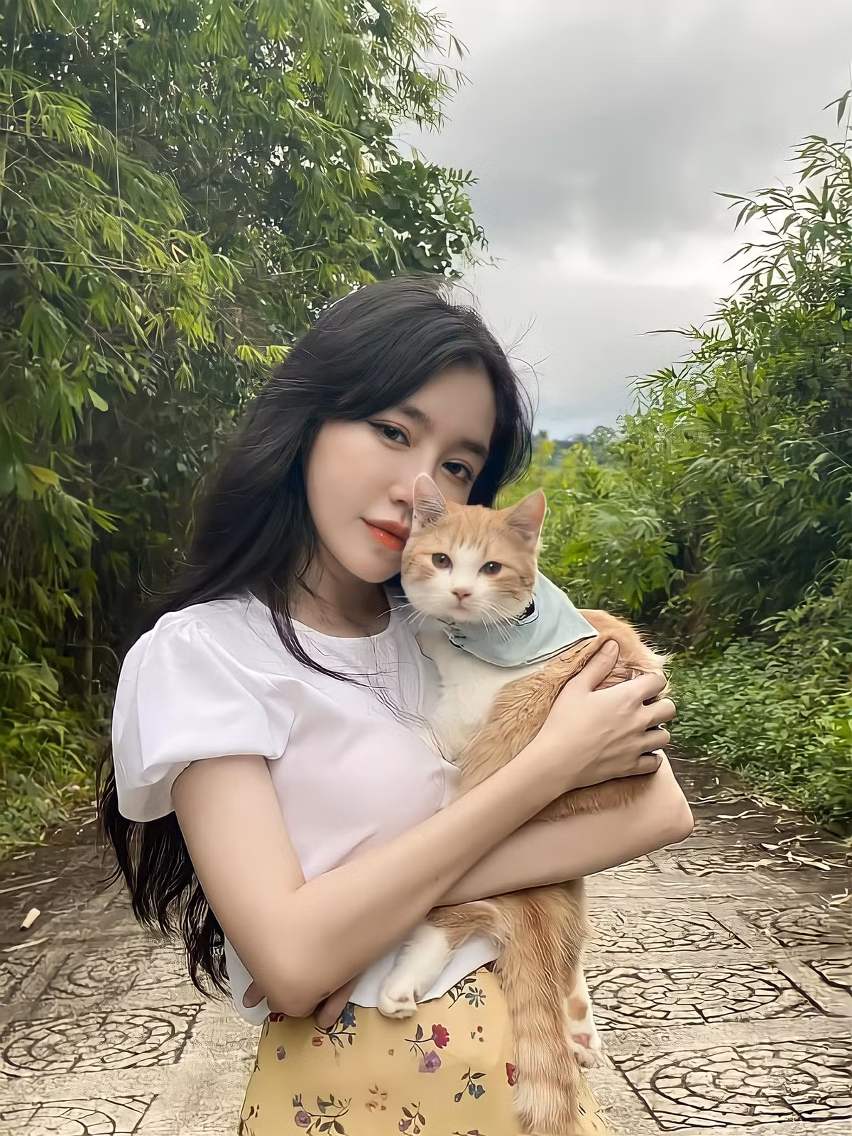 Người đẹp sinh năm 1987 được nhiều người biết đến nhờ sở hữu thân hình quyến rũ và theo đuổi phong cách gợi cảm. Ảnh: FBNV