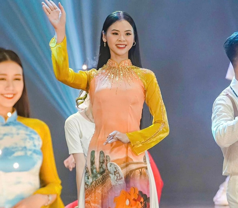 Tiết lộ về dự định cá nhân trong tương lai, Ngân Hà muốn theo đuổi con đường kinh doanh hơn là dấn thân vào showbiz. Ảnh: FBNV