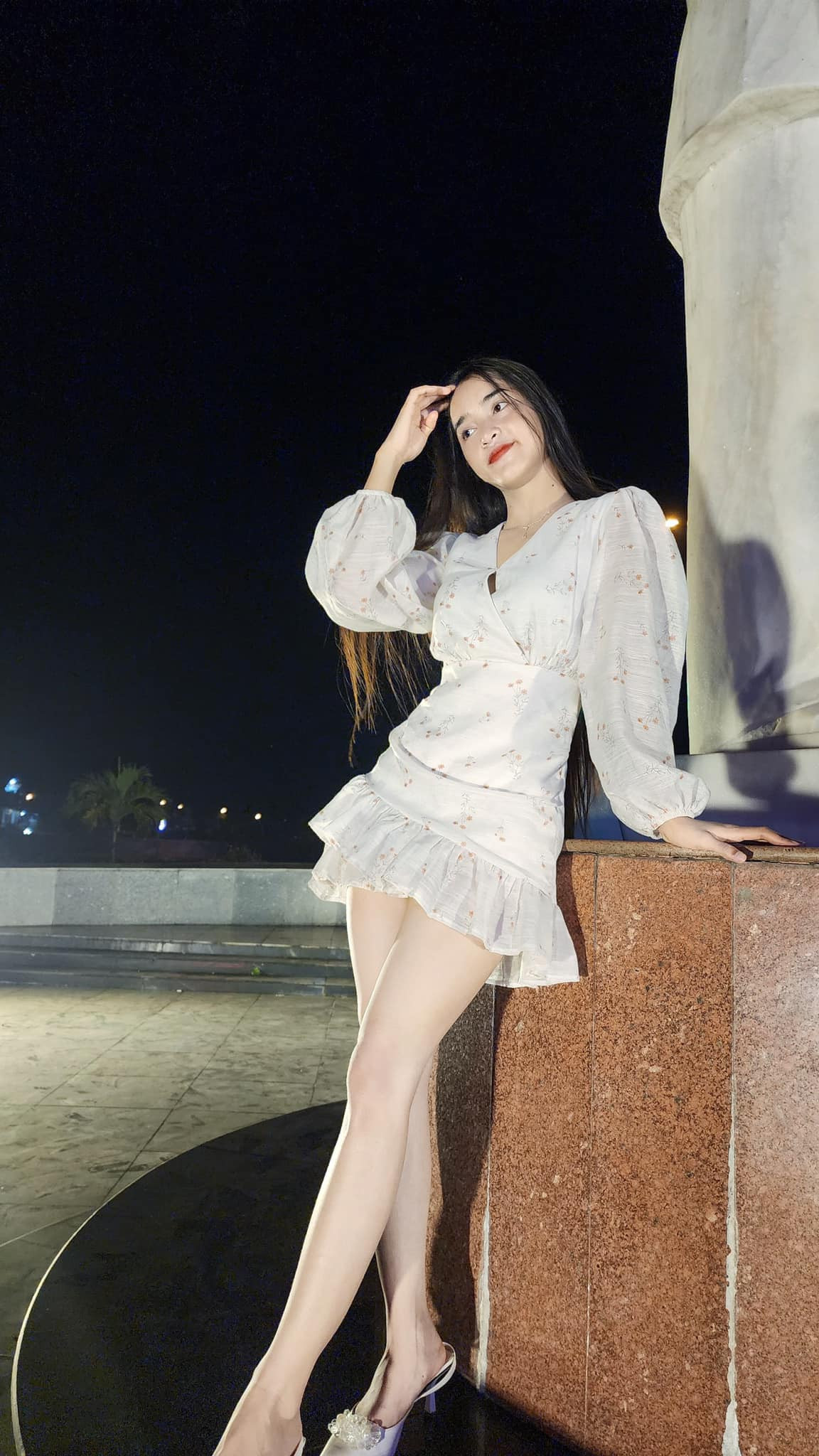 Từ một cô nàng phải bỏ ngang việc học hành, giờ đây Yona đã trở thành bà chủ nhỏ, sở hữu một cửa hàng thời trang riêng.