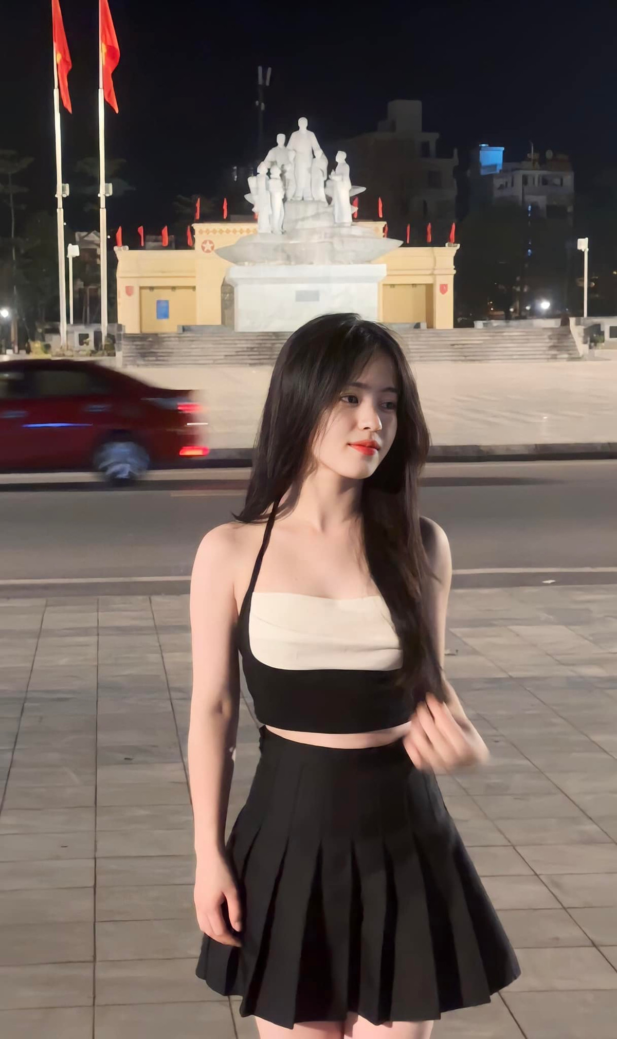 Sau nhiều năm nổi tiếng, "hot girl" vẫn giữ được nhan sắc tựa "thần tiên tỉ tỉ" của mình. Thậm chí, nhiều người còn nhận xét rằng Vàng Thị Sinh càng trưởng thành lại càng thăng hạng nhan sắc hơn.