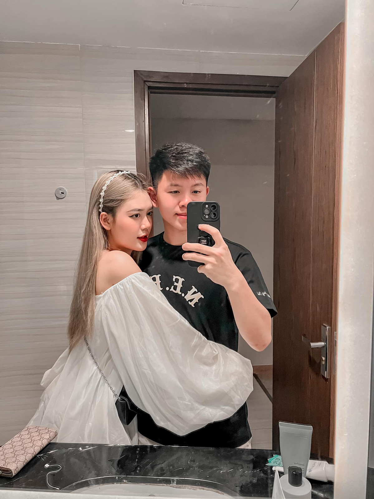 Đến thời điểm hiện tại, Vũ Tiến Long (sinh năm 2002) là cầu thủ hiếm hoi trong đội hình cầu thủ U22 Việt Nam đã có vợ con. Vợ của anh là Trịnh Thị Diễm Quỳnh. Cả hai cùng sinh năm 2002 và cùng quê Thanh Hóa.