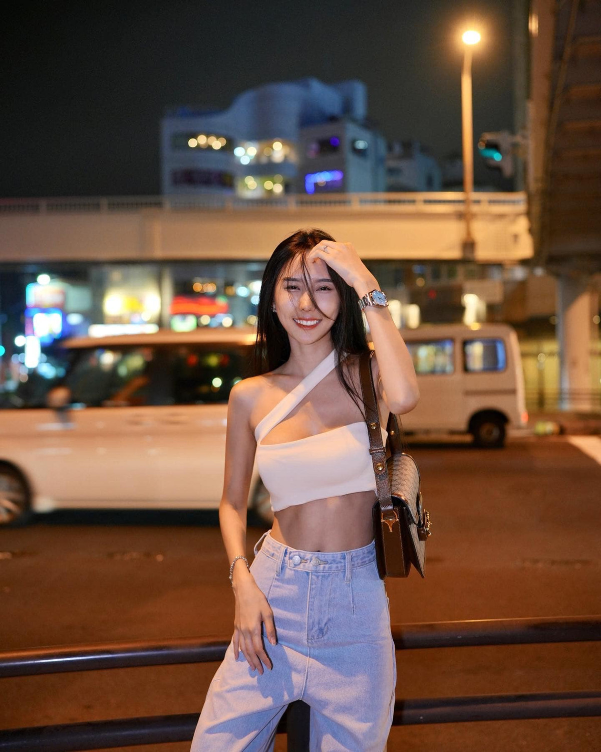 Sở hữu nhan sắc và dáng vóc nổi bật, cô nàng còn được người hâm mộ ưu ái gọi là "thiên thần".