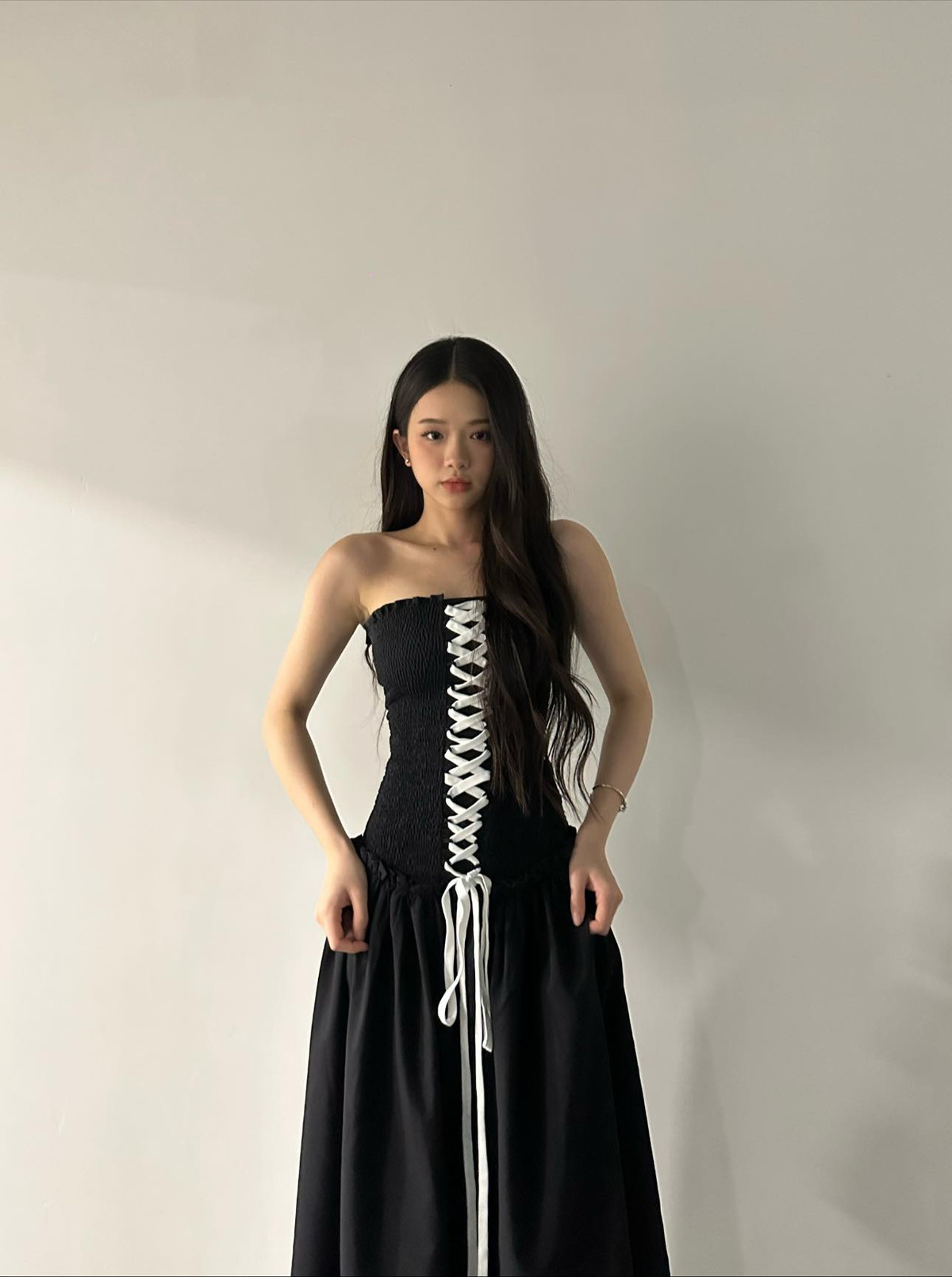 Thời gian qua, Linh Ka gây chú ý khi lấn sân làm ca sĩ, đồng thời cô cho ra mắt MV đầu tay mang tên Ghosting kết hợp vũ đạo sôi động.