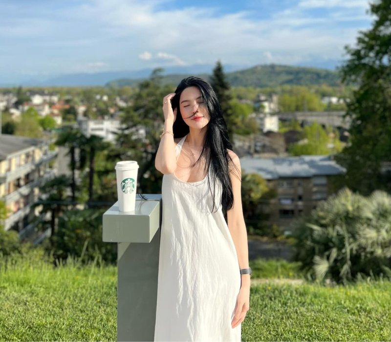 Trong những tấm ảnh đời thường, bạn gái Quang Hải vẫn rất xinh đẹp.