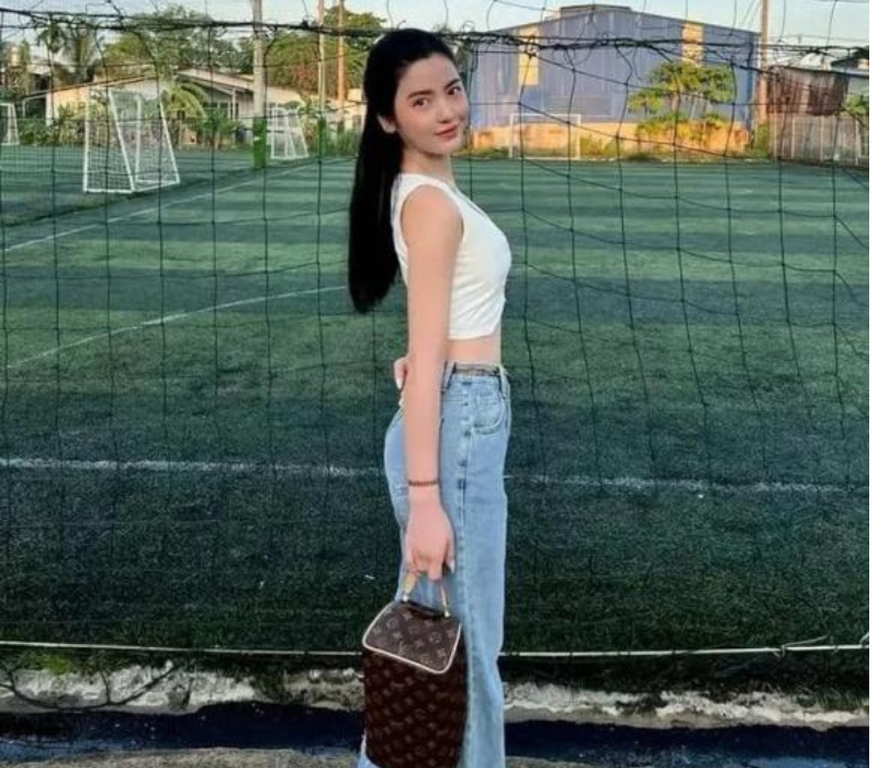 Dù không tham gia làng giải trí, cô nàng vẫn sở hữu sức hút ấn tượng kể từ khi trở thành bạn gái Quang Hải.