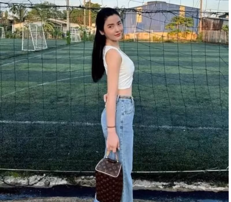 Dù không tham gia làng giải trí, cô nàng vẫn sở hữu sức hút ấn tượng kể từ khi trở thành bạn gái Quang Hải.