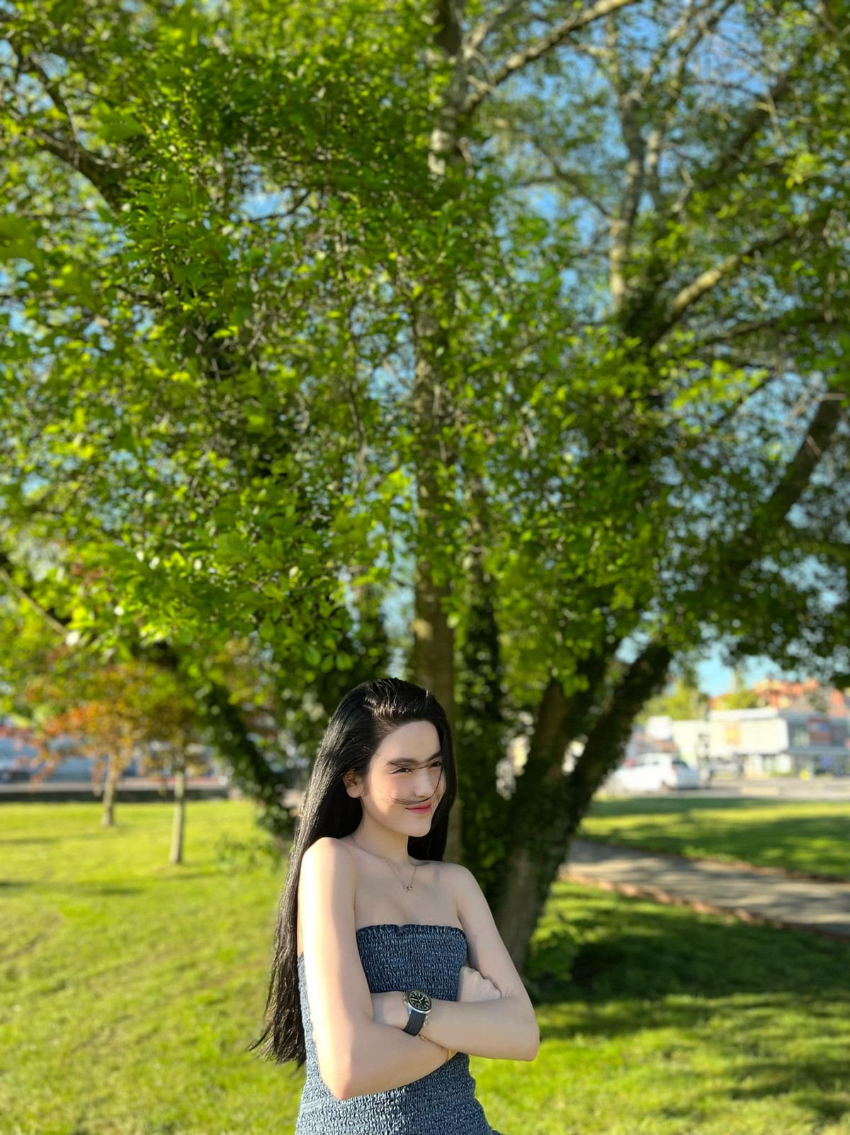 Hot girl sinh năm 1994 cũng có gout thời trang đa dạng, không hề đóng khung mình trong bất cứ phong cách nào.