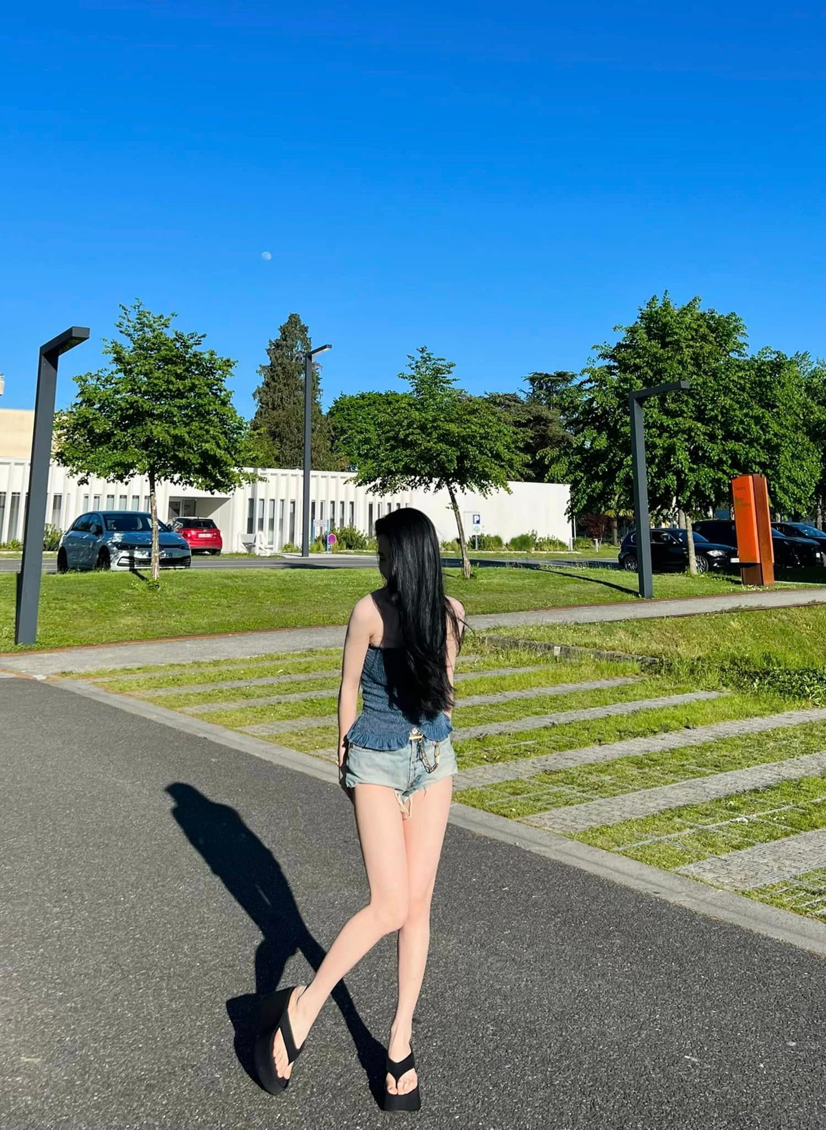 Cô nàng sở hữu ngoại hình bắt mắt và phong cách sang chảnh không thua kém những hot girl, người đẹp của làng giải trí.