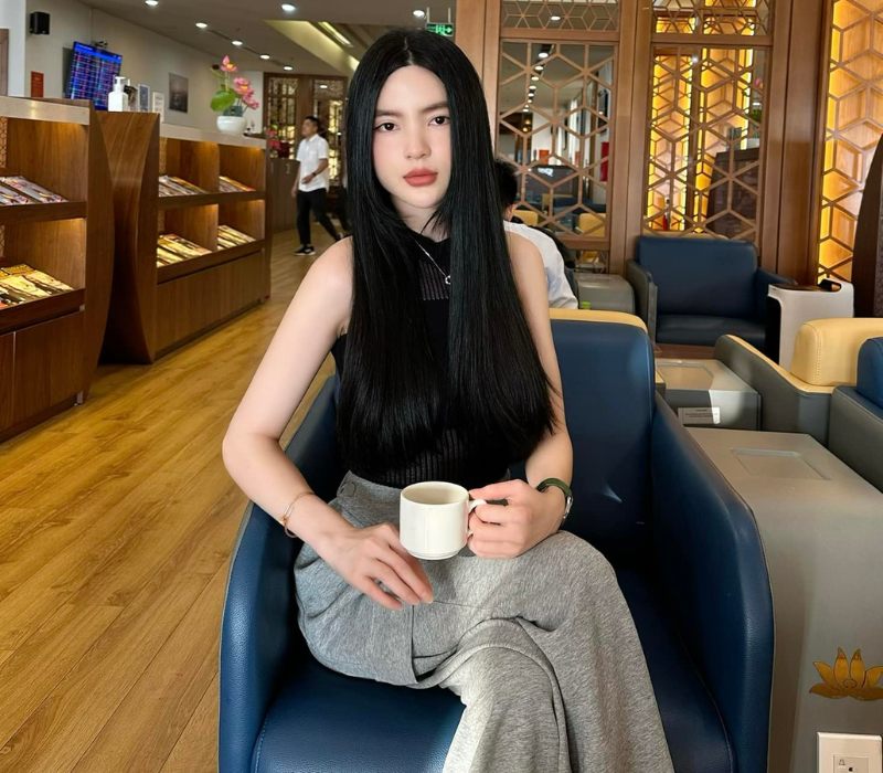 Sở hữu hình thể đẹp cùng những đường cong "bốc lửa" nên Chu Thanh Huyền không ngại diện những bộ đồ nóng bỏng để khoe trọn vẻ cuốn hút của mình.