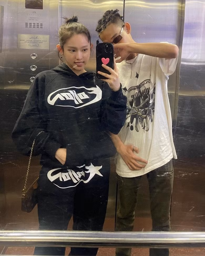 Sau nhiều năm gây sóng gió, thời gian qua "hot girl thị phi" khiến nhiều người ngỡ ngàng khi ăn mặc kín đáo lạ thường.