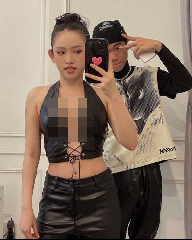 Chẳng còn phấn son đậm đà, ảnh mặt mộc của hot girl Cà Mau khiến cô trông khá nhạt nhòa và xuống sắc.