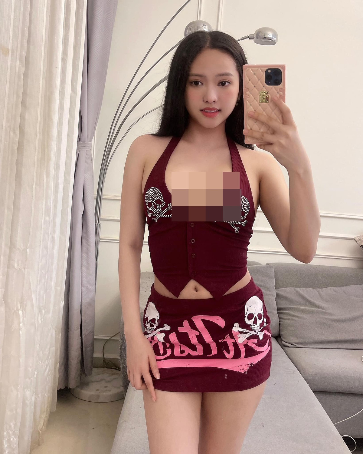 Đây cũng được xem là lần hiếm hoi tình cũ Phan Thành lộ diện với visual mộc mạc đến vậy.