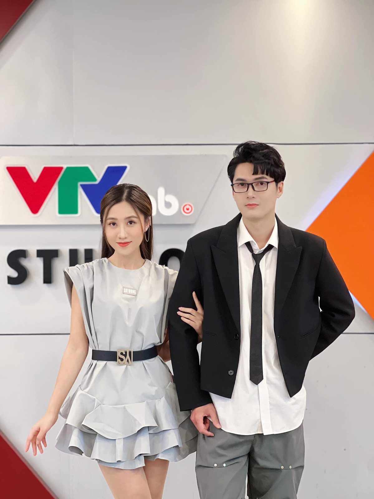 Ngoài vai trò MC VTV, Tú Uyên còn nổi tiếng khi là TikToker sở hữu kênh hàng trăm ngàn người theo dõi.