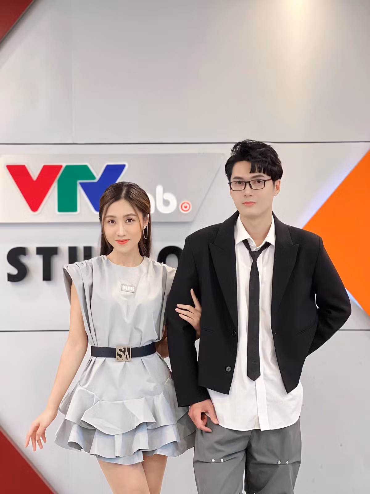 Ngoài vai trò MC VTV, Tú Uyên còn nổi tiếng khi là TikToker sở hữu kênh hàng trăm ngàn người theo dõi.