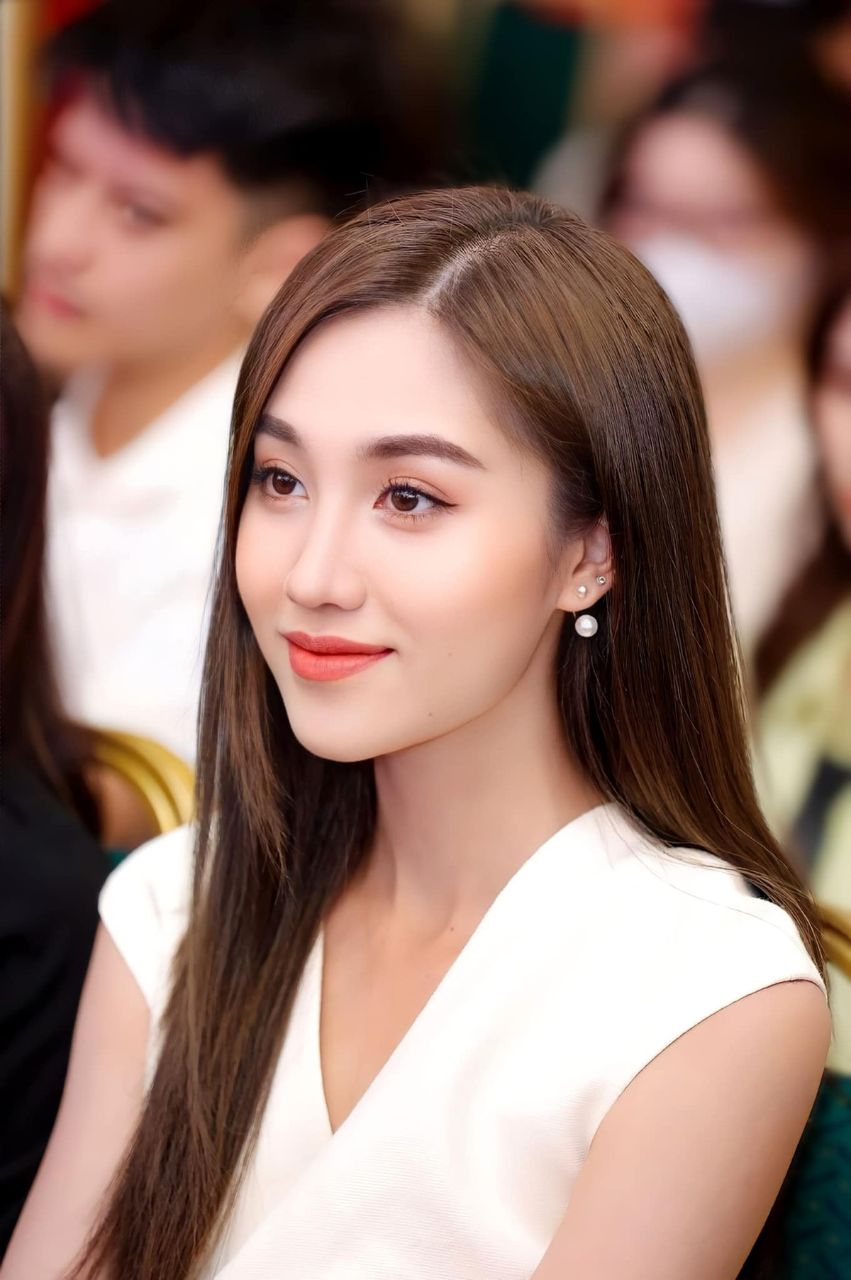 Khoảnh khắc đời thường của nữ MC VTV cũng nổi bật không kém cạnh trên sân khấu. Ảnh: FBNV