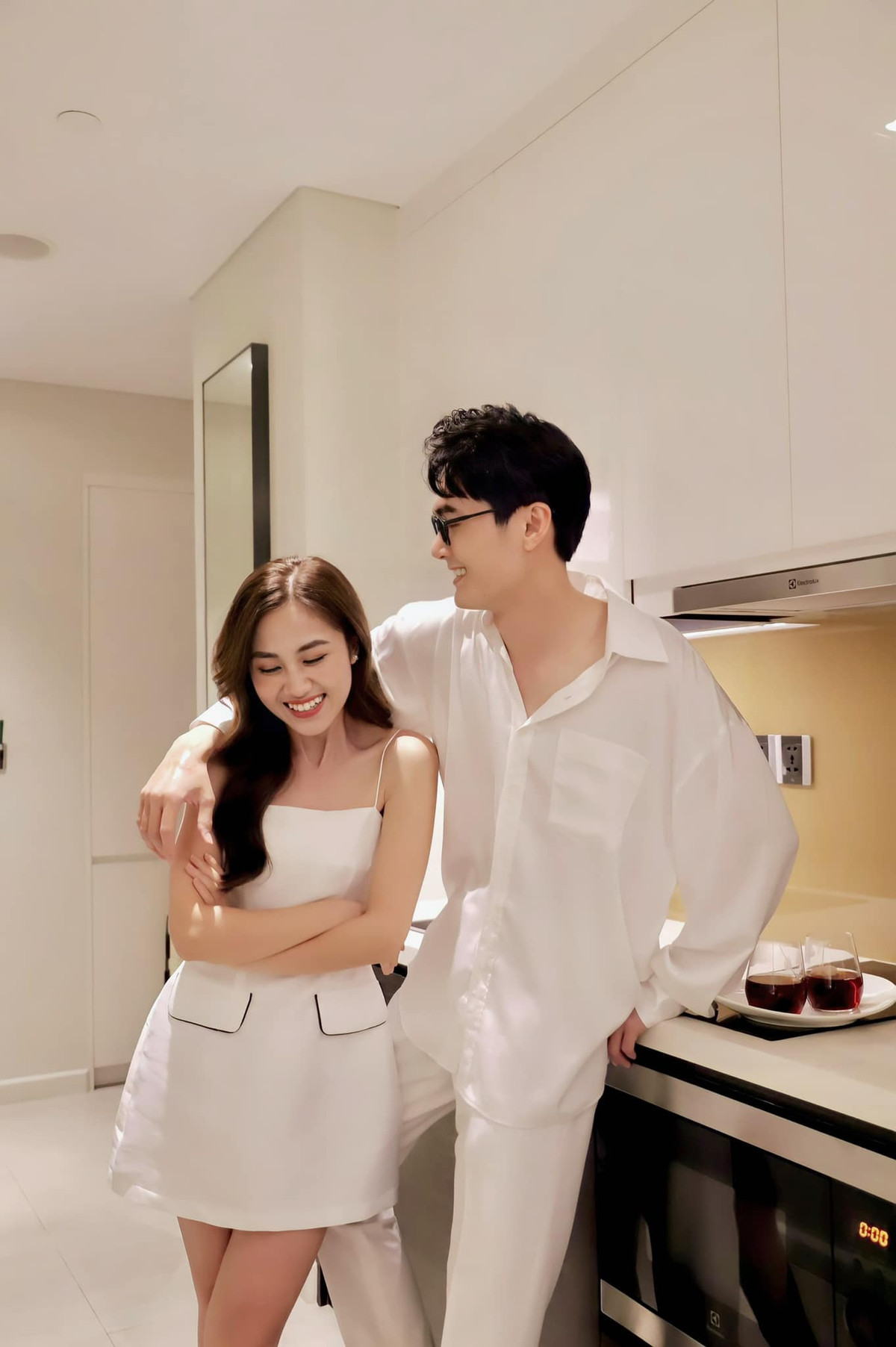 Tú Uyên thường xuyên khoe ảnh đi làm, dự sự kiện trên trang cá nhân.