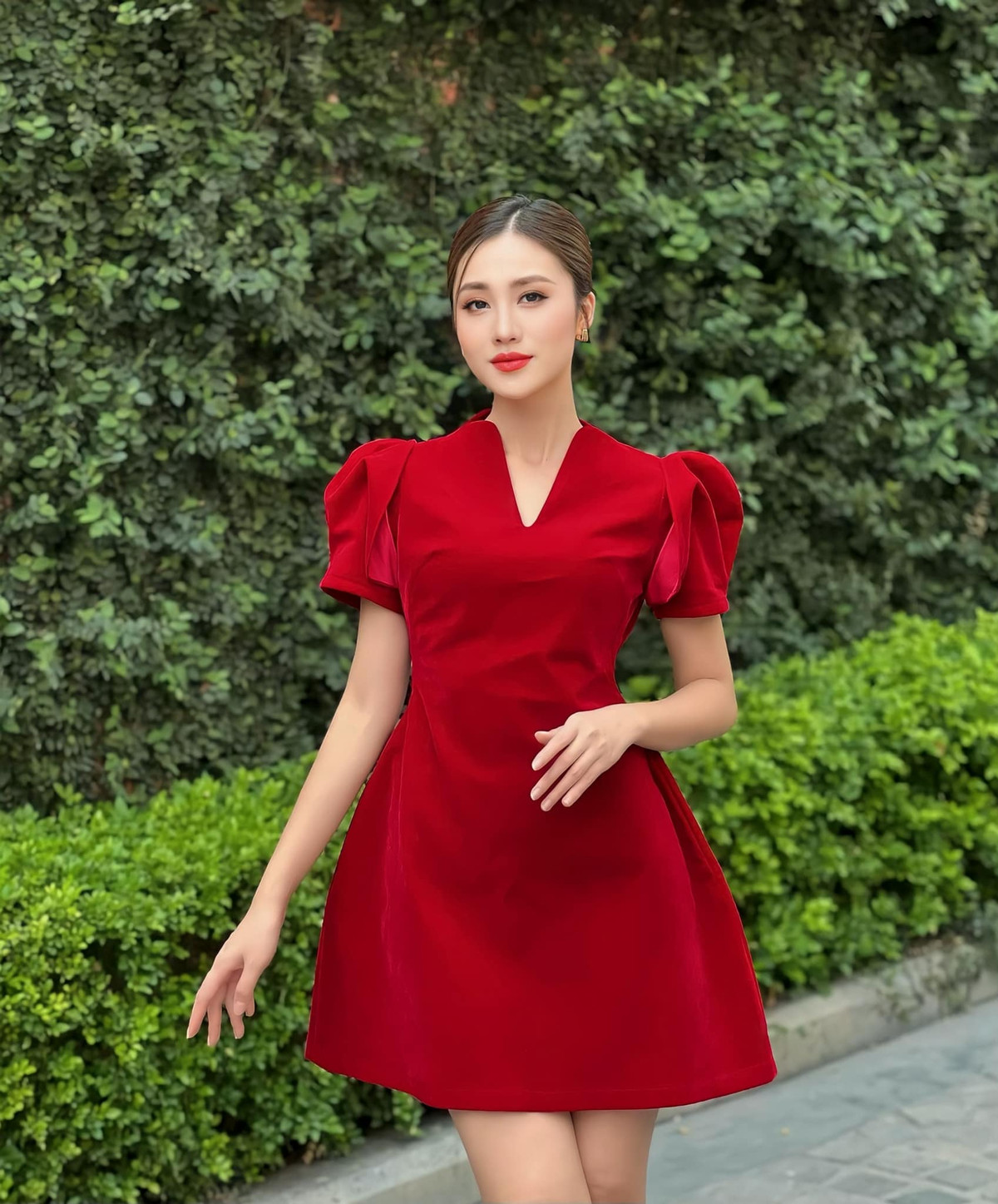 Nổi tiếng nhiều năm, Tú Uyên của hiện tại ngày càng xinh đẹp và trưởng thành hơn.