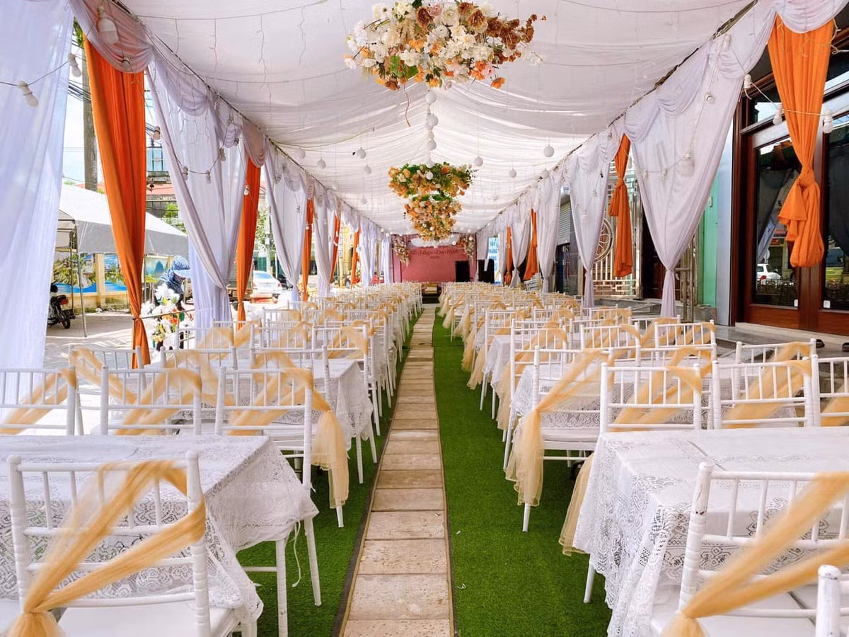 Hiện bài đăng đang nhận về sự quan tâm của mọi người, đa phần ai cũng đều đồng cảm với cô dâu và cho rằng với số tiền 42 triệu đã bỏ ra thì kết quả nhận lại phải chất lượng hơn. Ảnh: Group Yêu là cưới