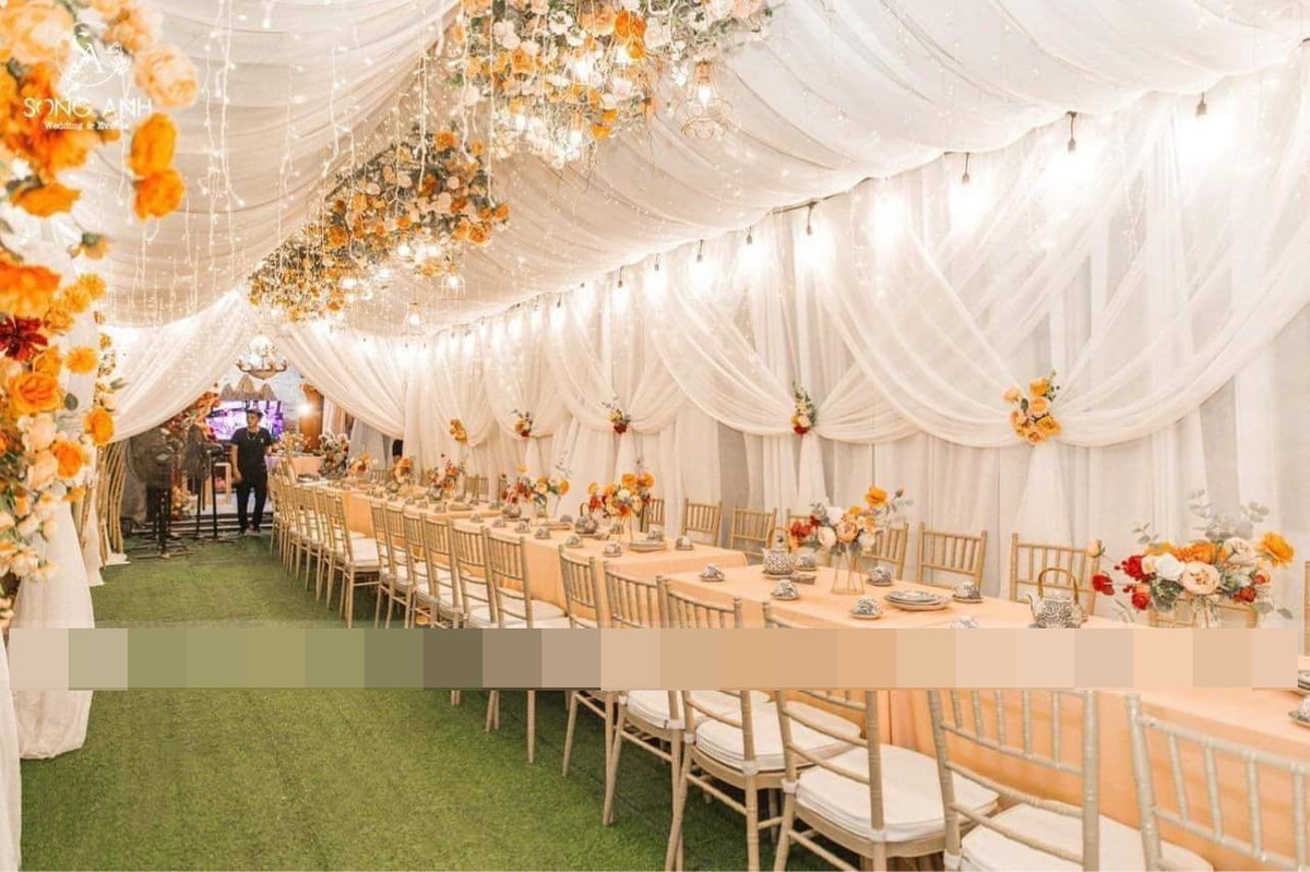 Được biết phía cô dâu đã trả tiền xong xuôi nhưng vì quá bức xúc nên đã chia sẻ câu chuyện để tìm được sự đồng cảm.