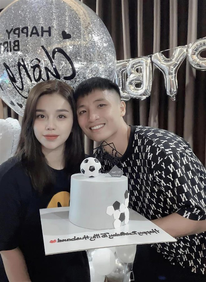 Quả thực từ hẹn hò đến khi trở thành vợ chồng, Bùi Tiến Dũng dù bận rộn đến đâu cũng luôn dành thời gian cho gia đình.