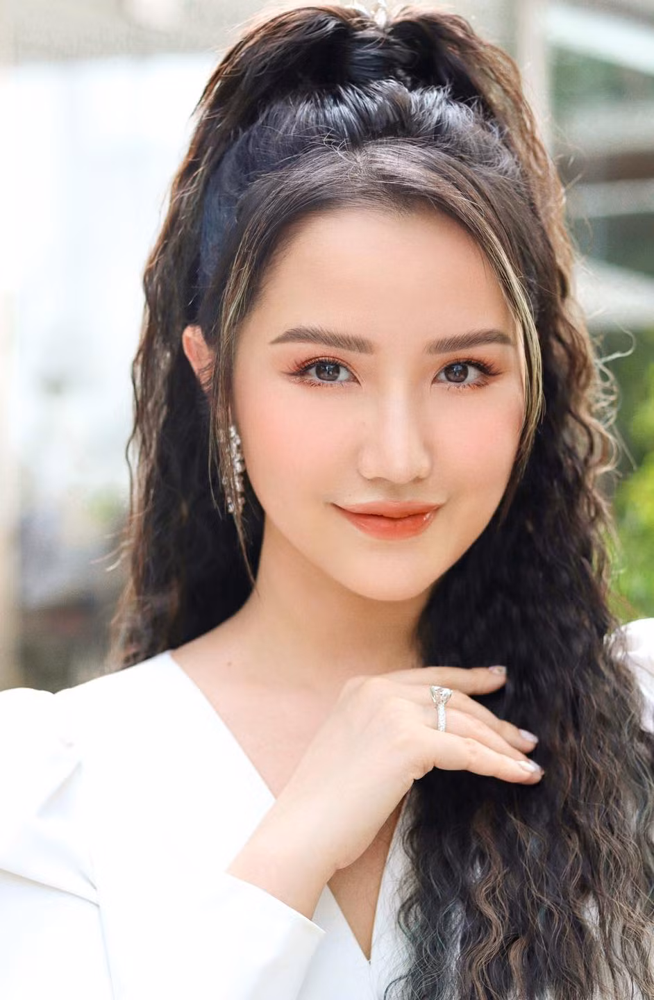 Làm mẹ bỉm sữa nhưng bà xã Phan Thành luôn lên hình với hình ảnh chỉn chu.