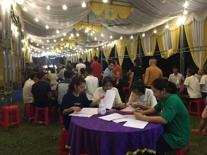 Những hình ảnh chuẩn bị trước kỳ thi tốt nghiệp THPT này khiến nhiều người không khỏi nhớ về một thời cắp sách tới trường của mình.