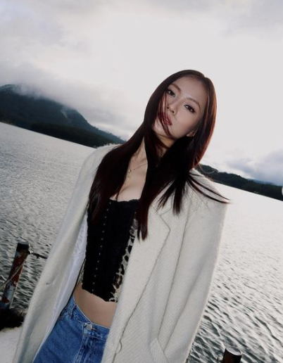 Ngoài ra, gương mặt “ma mị” với đôi mắt có hồn cũng là điểm nhấn giúp hot girl này gây ấn tượng với nhiều người. Ảnh: IGNV