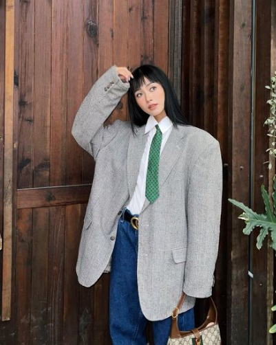 Maytracyy có cơ hội được làm người mẫu ảnh cho một số local brand về thời trang khi còn đang đi học nhờ có gu ăn mặc mới lạ, sáng tạo và fashion.