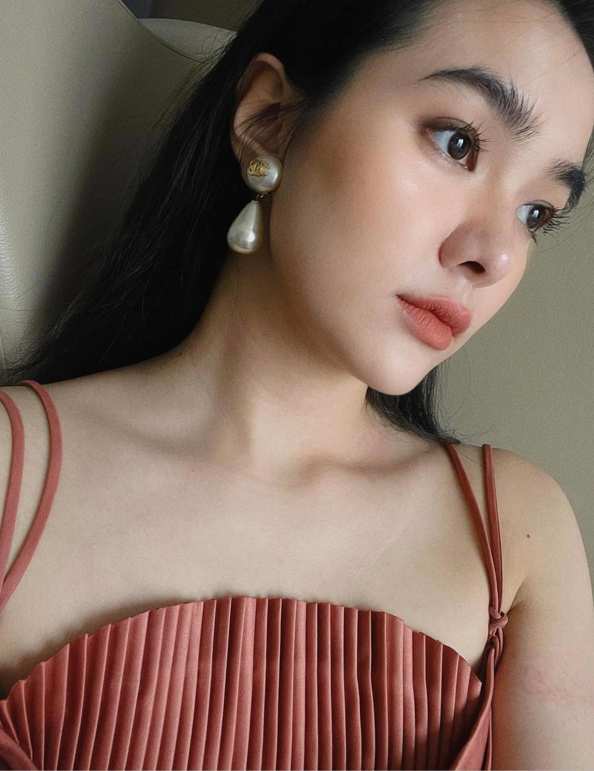 Hot girl sinh năm 2001 từng tiết lộ, cô đã mua được nhà bằng chính số tiền mình kiếm được.