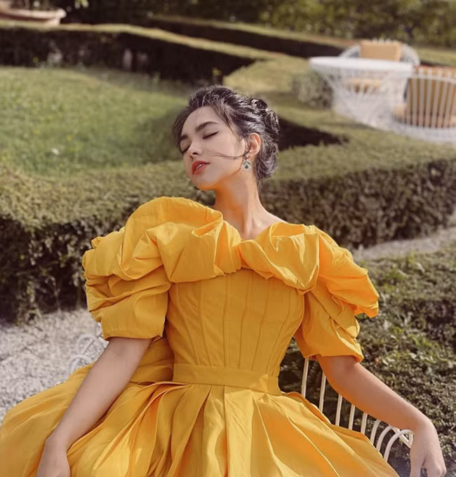 Thiên Trang vốn không phải là cái tên xa lạ khi trước đó đã được biết đến với danh xưng "bông hồng lai xinh đẹp", nổi bật với vẻ ngoài lai 3 dòng máu là Việt Nam - Trung Quốc - Thái Lan.