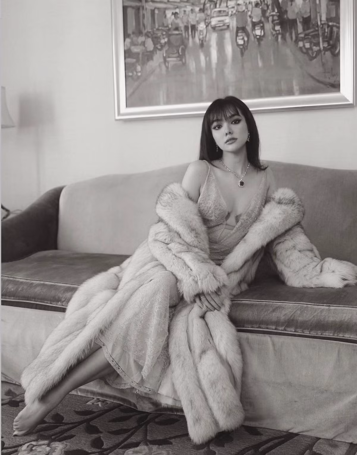 Sự sang trọng và quý phái là điều làm nên sức hút ở nàng hot girl lai.