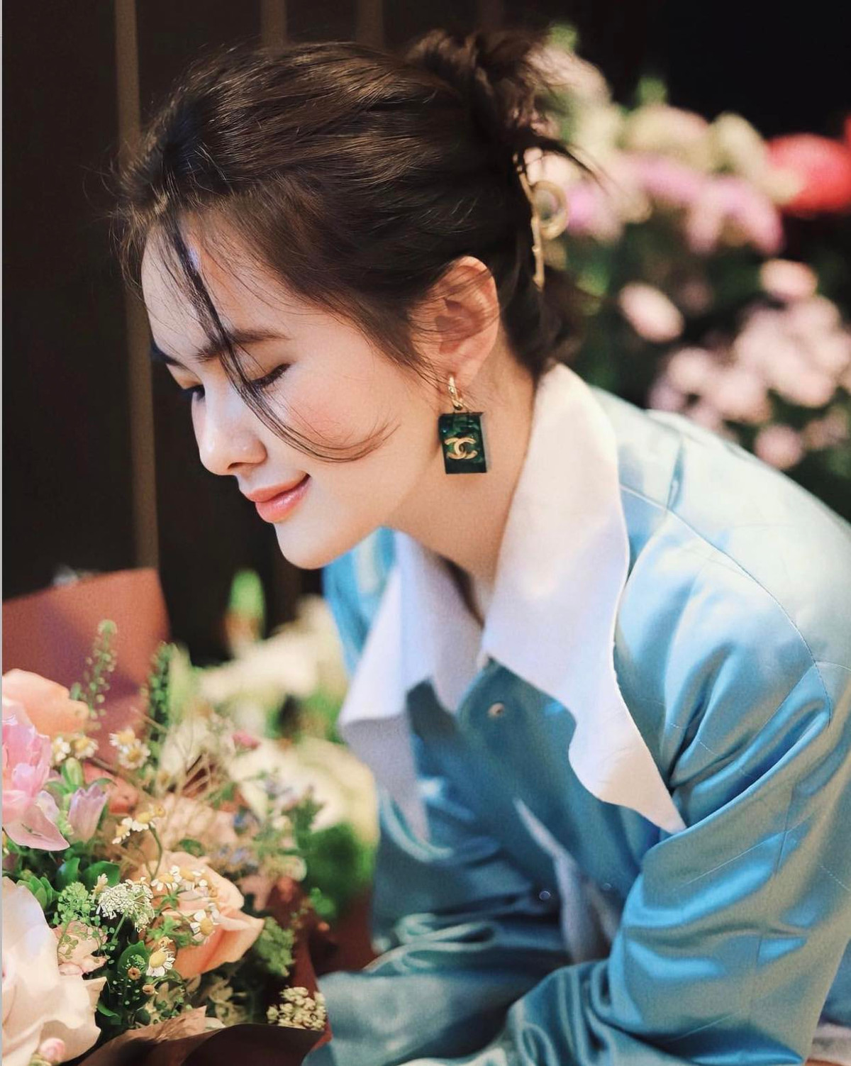 Cô từng một lần nữa nổi tiếng bởi hình ảnh bị chụp lén trong thư viện.