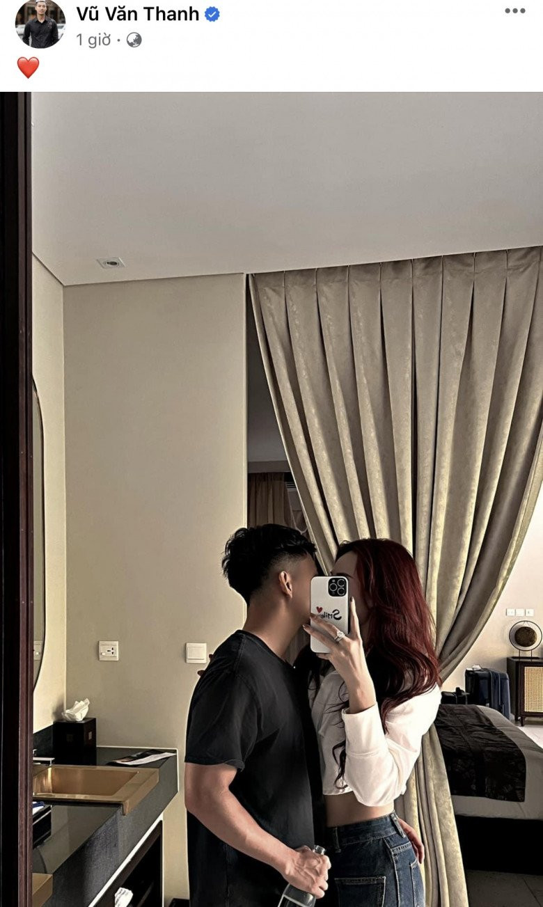 Thời gian qua, người hâm mộ bóng đá bất ngờ trước thông tin Vũ Văn Thanh đã có bạn gái mới sau khi chia tay tình cũ Phùng Bảo Trân.