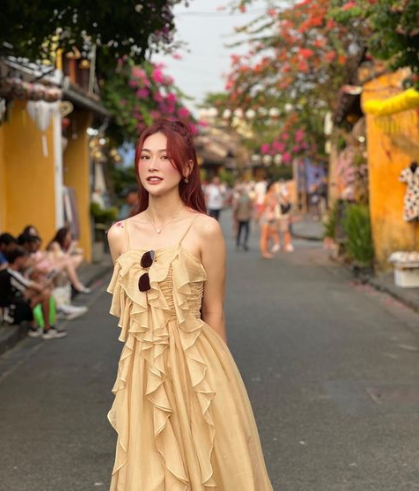 Trên trang cá nhân có hơn 60.000 lượt theo dõi, bạn gái Văn Thanh thường xuyên khoe vẻ gợi cảm khi mặc bikini.