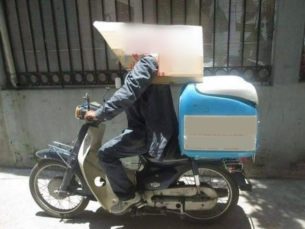 Trên thực tế đã có khá nhiều trường hợp hài hước về việc nghĩ cách chống nóng khi đi trên đường.