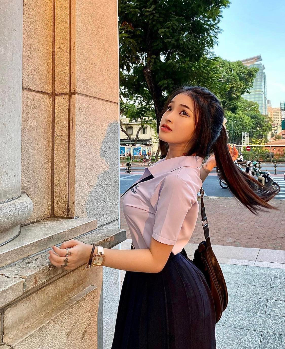 Cư dân mạng tả cô nàng sở hữu "gương mặt học sinh" tỷ lệ nghịch với thân hình nóng bỏng.