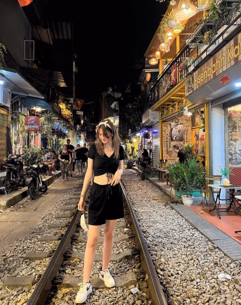 Thanh Giang thường xuyên chia sẻ những khoảnh khắc đời thường vui nhộn lên mạng xã hội.