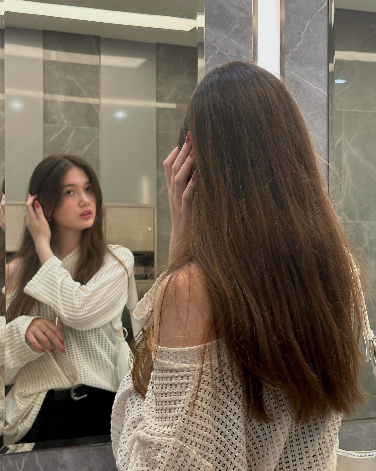 Cô gái 10X được nhiều người nhận xét mang nhiều nét đẹp Tây hơn anh trai mình.