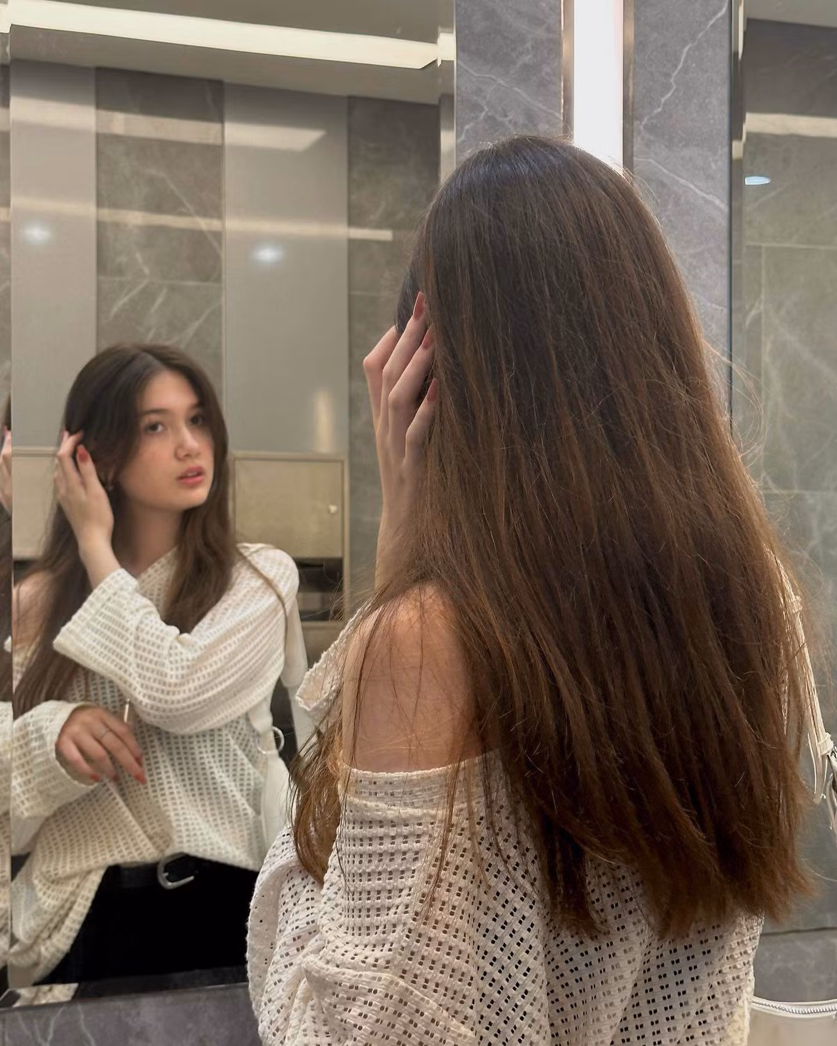 Cô gái 10X được nhiều người nhận xét mang nhiều nét đẹp Tây hơn anh trai mình.