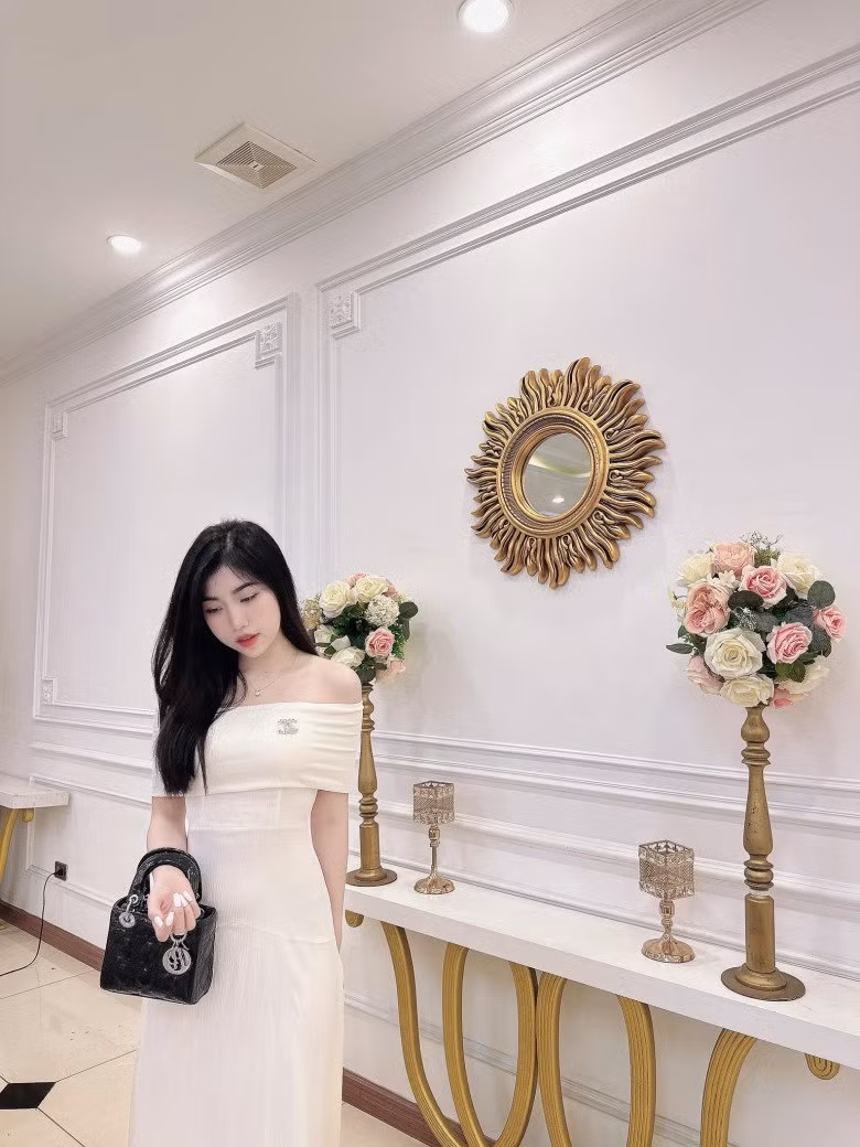 Đôi chân dài miên man cùng làn da trắng mượt của Nguyễn Thị Nụ cũng là những ưu điểm khiến hội chị em ngưỡng mộ.