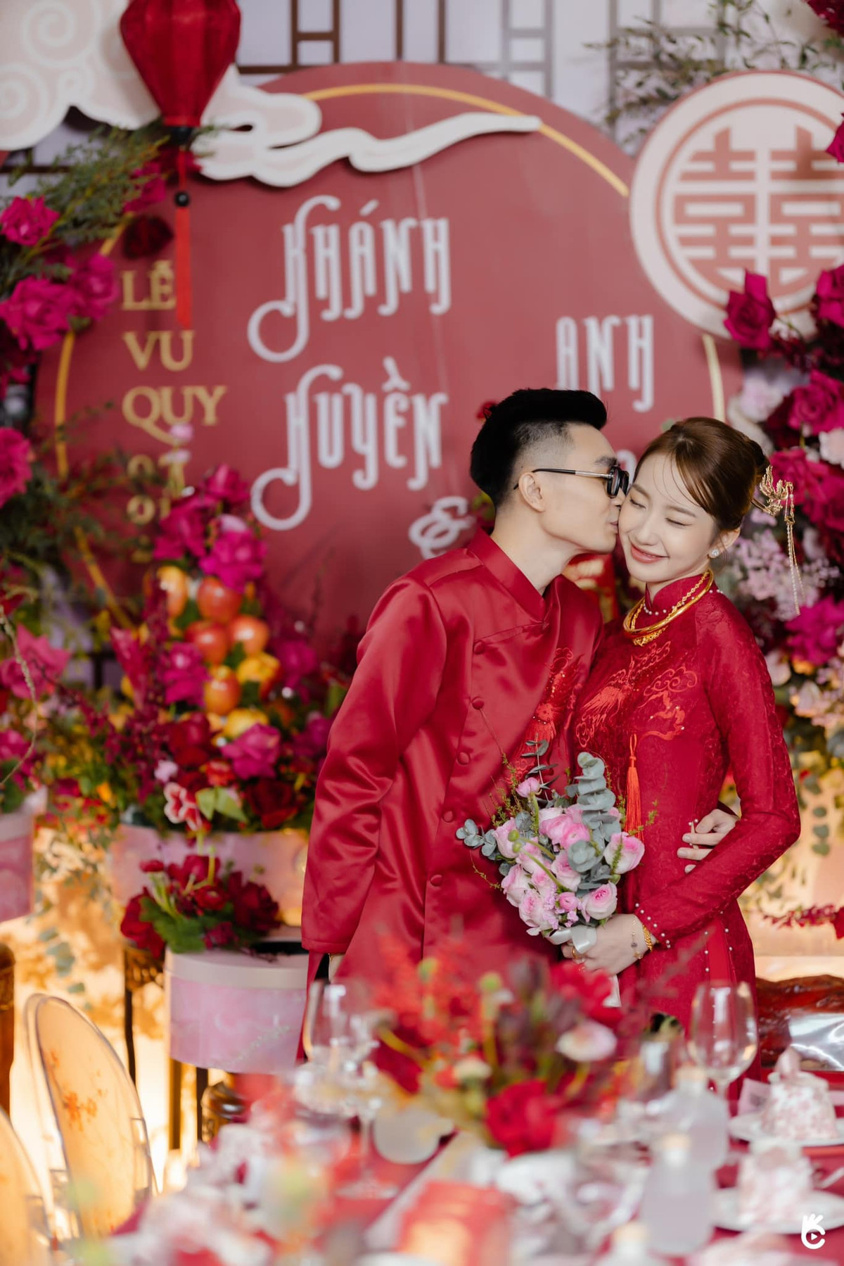 Đáng chú ý nhất vào một dịp Tết, khi Huyền đăng tải hình ảnh trong ngày này, Bụt đã ngay lập tức vào xin số tài khoản để mừng tuổi lấy may. Cô nàng tiết lộ số tiền lì xì khá nhiều.