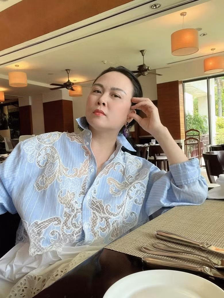 Sau chia tay Quách Ngọc Ngoan, nữ đại gia dành thời gian cho bản thân nhiều hơn, vì vậy vẻ ngoài của nữ đại gia ngày càng tươi trẻ, rạng rỡ.